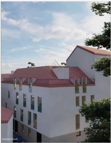 S. Vicente (junto à Feira da Ladra). Terreno com Projecto aprovado e Taxas pagas, pronto a iniciar de imediato a construção. O Projecto está aprovado para 8 apartamentos, mas existe a possibilidade de construir mais um apartamento T0 no Piso 0 com 52...