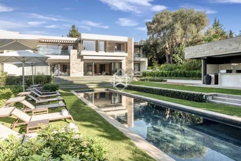 This stunning newly built villa, located in the prestigious west side of the Cap d'Antibes, offers 1,000 m2 of luxurious living space and is set on a magnificent 3,500 m2 plot. The villa is designed with elegance and comfort in mind, blending modern ...