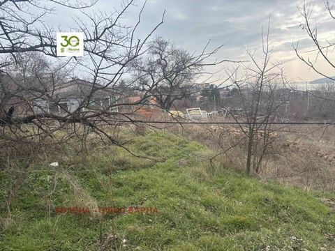 L’agence Yavlena vous présente un terrain réglementé EXCLUSIF d’une superficie de 1770 m². La propriété est située dans la région de Sotira, à environ 600 mètres de la route principale Varna - Vinitsa, Cherry by Merry et d’un arrêt de transport en co...