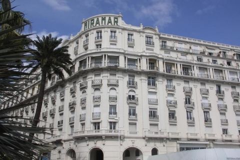 Discover a rare investment opportunity in the heart of the French Riviera, at the prestigious Miramar. This one-bedroom service room, located on the 7th floor, not only offers a luxury living environment, but also an exceptional rental return. Proper...