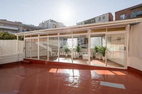 Exclusive 168 m² refurbished property with private terrace in the heart of Eixample Dret. Located on the first floor of a 1957 building, this property combines the best of modernity with the charm of one of Barcelona's most sought-after areas. With h...