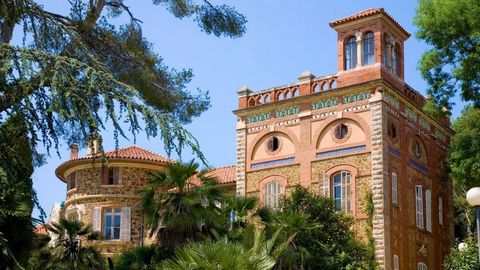 LA LONDE LES MAURES Quartier Proche Plages Idéal investisseurs par le déficit foncier, résidence principale ou secondaire. Appartement de type 4 en triplex avec terrasse au dernier niveau du Château vue mer de 61,70 m², un jardinet de 12,50 m² et 2 p...