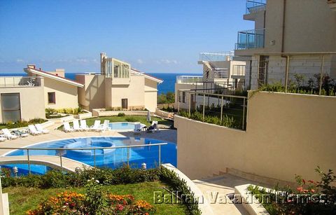 Una lujosa casa de tres plantas con una superficie construida de 198,30 metros cuadrados se encuentra en un complejo rentable y gestionado durante todo el año en la ciudad de Byala. El complejo cuenta con una cuidada zona verde, piscina y zonas de se...