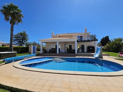 Excellent Fully Furnished Detached Villa Discover the essence of comfort and style in this magnificent detached villa, just steps from the stunning beach. With a generous area and spectacular views of the sea, this property is the perfect choice for ...