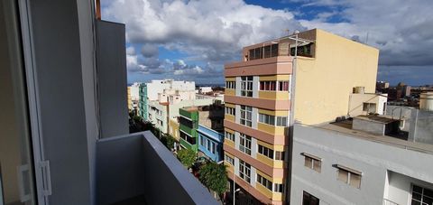 RECENTLY RENOVATED APARTMENT IN SCHAMANN An apartment is for sale in a very convenient neighborhood in Las Palmas De Gran Canaria. AN OPPORTUNITY TO OWN YOUR OWN HOME, with a supermarket, bus stop, and the large and diverse Schamann commercial area n...