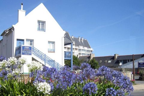 Diese Wohnung befindet sich in der 3-Sterne-Residenz Le Bains. Es liegt im Zentrum der Küstenstadt Trégastel, 100 m vom Einkaufsviertel entfernt. Die schöne Stadt Perros-Guirec ist nur 8 km von der Unterkunft entfernt. Die Wohnung mit Meerblick ist o...