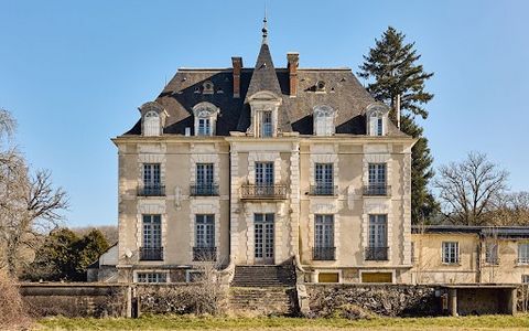 Een mythisch landgoed in het hart van de Morvan. Liefhebbers van erfgoed en mooie stenen, liefhebbers van natuurlijke landschappen of investeerders op zoek naar ongewone projecten... Ontdek een echte architecturale parel in zijn groene omgeving, op e...