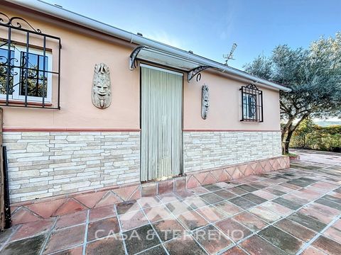 Nestled in the rolling hills near Benamargosa, this charming chalet is a true green paradise for nature lovers and those seeking tranquility. Surrounded by lush vegetation and a variety of fruit trees, it offers complete privacy and stunning views of...