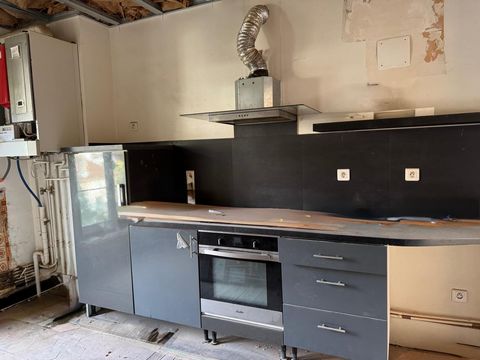 Appartement à rénover avec balcon- Quartier prisé