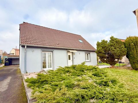 Maison spacieuse avec véranda et jardin.