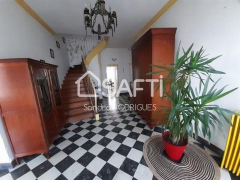 Maison 295m2 avec Garages, Cour Macadam, plusieurs ateliers et autres dépendances de une superficie d'environ 800m2