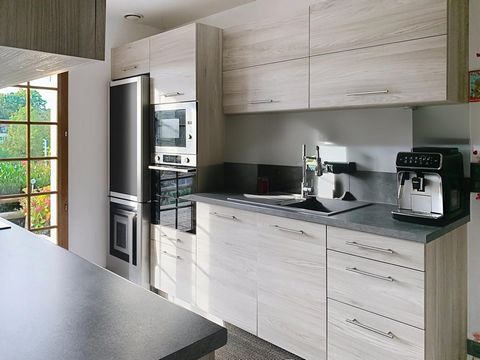 Maison lumineuse, en parfait état, au coeur du bourg de Cambremer.