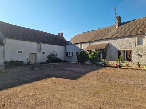 Je vous propose à 10 minutes de SAINT AMAND MONTROND et à 25 minutes de BOURGES cette ferme rénovée Elle se compose au rez-de-chaussée, d'une grande entrée, une cuisine équipée et aménagée, une salle à manger, donnant sur belle véranda chauffée de 31...