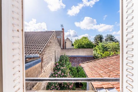 Belle maison familiale de 130m², 4 chambres, quartier recherché proche du centre-ville.