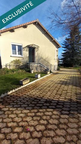 Jolie maison avec ces 3 chambres, un sous-sol, des dépendances, un terrain de 3 873 m².