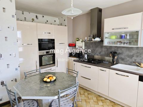 EVRON : Pavillon 3 ch. 1 bureau et sous-sol complet