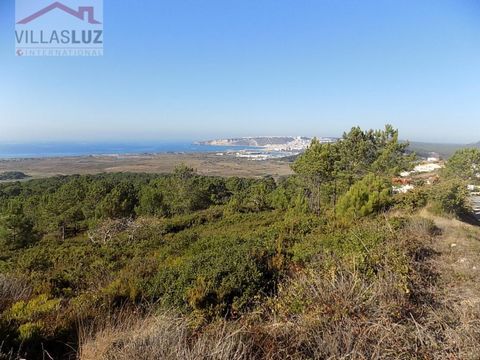 Region: Silver Coast; Location: Nazaré 5 minutes distance to the beaches of Salgado and Nazaré with every type of services and amenities and access to motorways for all the directions; 8 minutes to the bay of São Martinho do Porto; 20 minutes to the ...