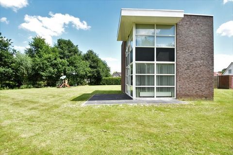 This holiday home is perfect for a wonderful stay near the Horsterwold-Bos. The cosy holiday home with a beautiful garden offers comfortable space for a family. Start the day with a walk through the forest or visit the center of Zeewolde (6 km) for f...