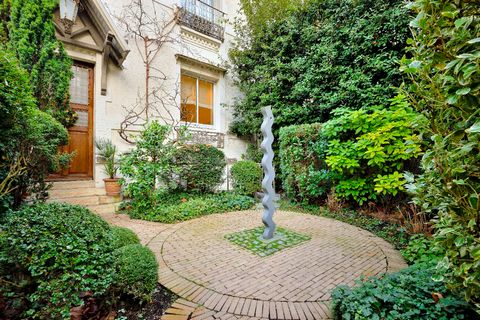 Just a few meters from the stunning gardens of the Bois de Boulogne and from the enjoyable Jardin d'Acclimatation and a short distance from the Louis Vuitton Foundation, a magnificent, discreet and elegant private mansion of 348.95 sqm (278.84 sqm Lo...
