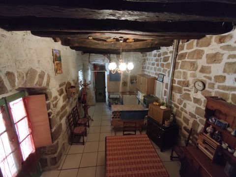 34650 Joncels Former medieval village overlooking the Gravezon valley, This charming village is located 20 minutes from Lodève and the A 75, 25 minutes from Bédarieux, One hour from Montpellier and the sea. The property of 90 m2 benefits from beautif...
