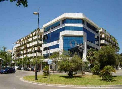 PUERTO BANUS, Great opportunity to acquire a commercial space in a prime location in a modern office building next to El Corte Ingles Banus and Antonio Banderas square. The building comes with safe underground parking, all the amenities and services ...