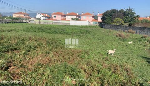 Sale of excellent land for construction, Mazarefes, Viana do Castelo. Land with 830m² and about 40 mts of front. Fantastic sun exposure and great access. Privileged, quiet and quiet location, which allows the construction of your dream villa! Ideal f...