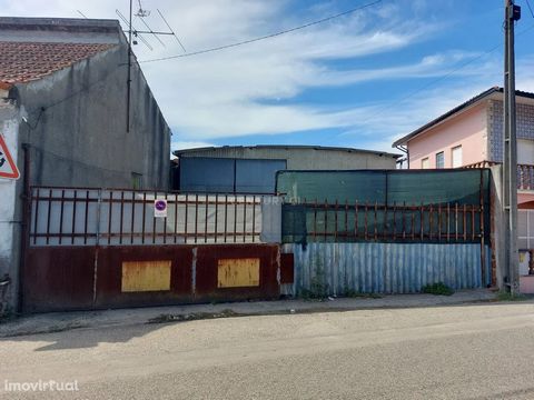 Warehouse in Canedo - Pampilhosa with 450 m2 and high ceilings. Located 20 minutes from Coimbra with great road and rail structure. This space has 2 entrances through different streets, which provides easy access by trucks. Inside it has 2 more space...