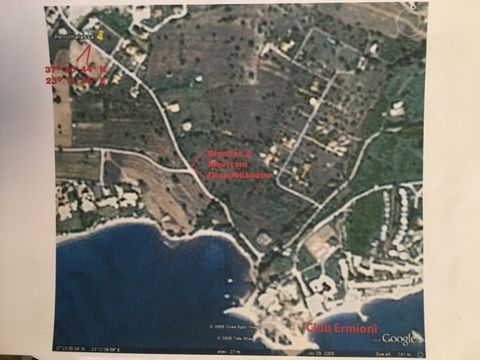 KRANIDI, zona di Petrothalassa, in una delle zone più belle del Peloponneso, un terreno di 1000 mq è in vendita, al di fuori del piano. La trama si trova a 7 'a piedi dalla spiaggia, a 6,6 km da Porto Heli ea 10,6 km da Ermioni. Prezzo 30.000€ discut...