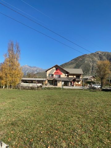 For sale only in our agency Abithéa 152 Boulevard Pompidou 05000 Gap Come and discover 20 minutes from Gap in the resort of Ancelle (30 km of slopes), this authentic mountain restaurant at the foot of the slopes in a welcoming setting facing south. S...