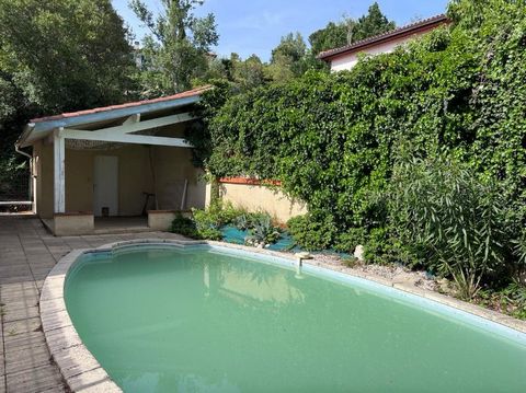 Quartier privilégié, villa plain pied T5 avec piscine sur 990 M2.
