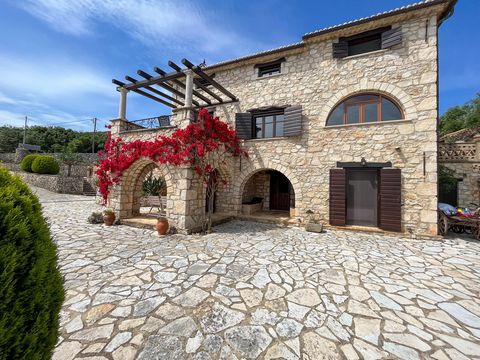 This beautiful stone villa consists of a first floor and two floors. The villa is surrounded by lush natural greenery, fruit-bearing trees and orchards. The two upper floors measure 140 m². Although the villa is located on the first and second floors...
