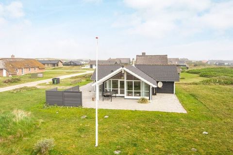 Cottage with whirlpool and sauna located on a large natural plot only approx. 200 meters from the rushing North Sea at Vrist. The house is energy-friendly with a heat pump and thus the possibility of lower consumption. The cottage appears bright and ...