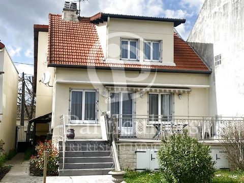 Beautiful family house, 6 rooms, in the FONTAINE DES PRES area, for a family with 2 or 3 children. A stone's throw from the FONTAINE DES PRÉS school, this large house awaits you. It is composed on the ground floor: a large entrance, a fitted kitchen,...