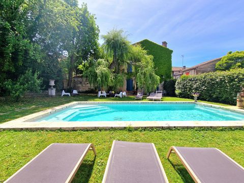 Superb B&B in the heart of a lively bastide. Push the gate leading to this superb converted B&B in the heart of a lively bastide town. A tea room has been created where guests can enjoy their breakfast looking out onto the fountain and flowered court...