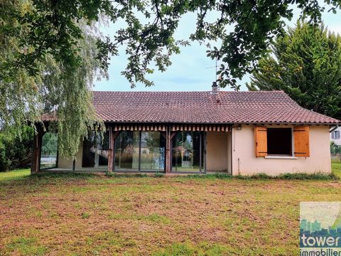 Jacques PERRIER from the TOWER IMMOBILIER agency (phone: ... , offers you this single-storey house of about 80 m2, with garage, located on 1080 m2 of fenced land. It is located in a very quiet housing estate; is composed of a kitchen, a living room w...