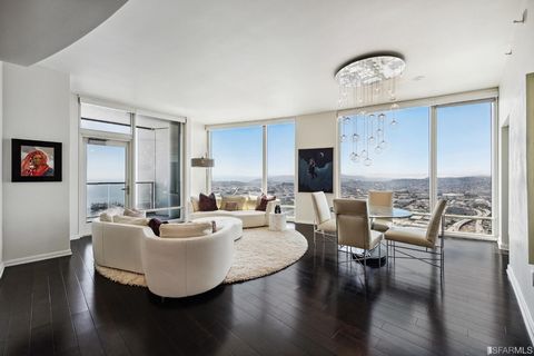 3rd bedroom is a junior bedroom/ Large den / Office. Experience one-of-a-kind, sky-high, world-class views from this luxury 58th floor condominium residence from the penthouse collection at One Rincon Hill, one of South Beach's premiere doorman high-...