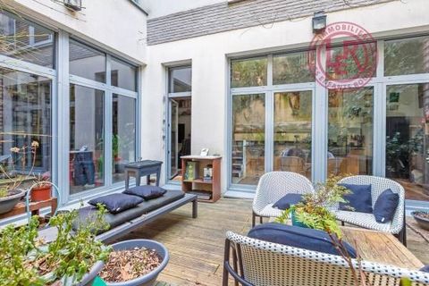 In a recent co-ownership, with secure private access, AGENCE DES ENFANTS ROUGES presents this Duplex on the ground floor, first floor and flexiblex of 82m2 Carrez (100m2 on the ground) and 50 m2 of terraces. It consists of a large living room with 3m...