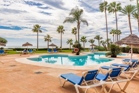 Located in Estepona. Bring the whole family to this amazing beachfront apartment located in the Prestigious Alcazaba Beach Resort, in the city of Estepona. This area is well known for its amazing weather, beaches and retention of traditional Spanish ...