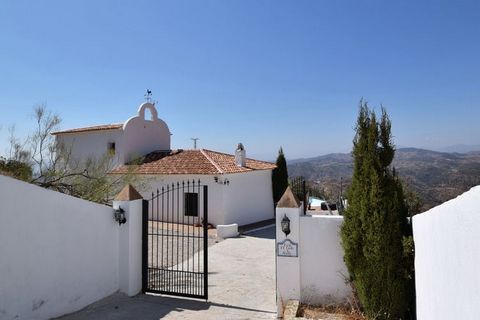 Deze prachtige woning beschikt over fijne omgeving en het vormt de ideale plek voor een gezellige zonvakantie met het gezin. Het verblijf bevindt zich in Almogía en is voorzien van een zwembad en een gezellig terras. Het dichtstbijzijnde stadje is Ca...