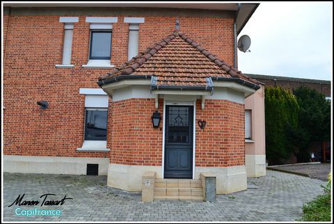 Cette maison d'architecte semi individuelle est située à Cambrai, secteur Cantimpré. La maison est construite sur un terrain de 666 m² et offre une surface habitable de 175 m². - La maison est composée au rez de chaussée de : Deux entrées Une grande ...