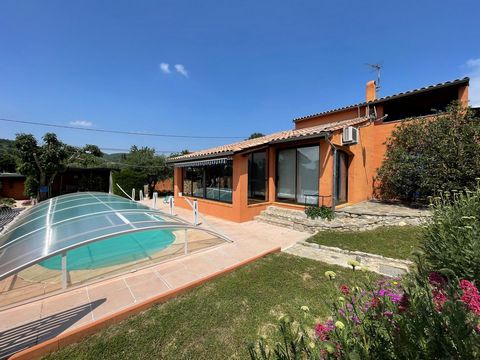 Splendide villa de 1993 avec piscine et terrain de 1276 m²