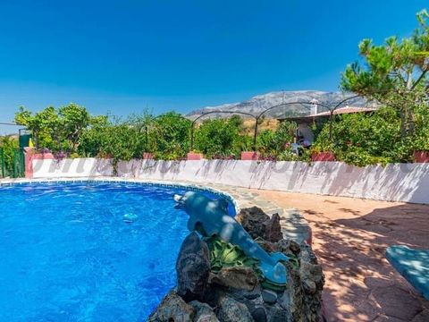 Villa with a swimming-pool located in a quiet area in the countryside of village of Sedella. It is a large property divided into two independent houses. The first house comprises a living-dining area, a kitchen, two double bedrooms, an individual bed...
