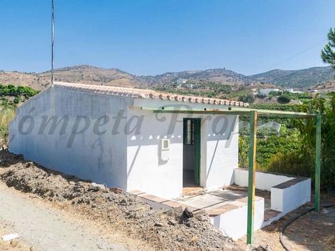 This is one of our country properties in Spain, located only about ten minutes drive to Vélez-Málaga. In need of complete renovation but with immense potential this charming property comprises of two large rooms with electric and water installed. (Pr...