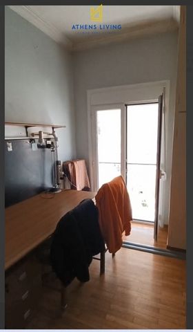 Studio For sale, floor: 4th, in Kalithea. The Studio is 33 sq.m.. It consists of: 1 bedrooms, 1 bathrooms, 1 kitchens. The property was built in 1971. Its heating is Central with Oil, Radiator are also available, it has Alluminum frames with Double g...
