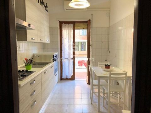 In one of the best-served neighborhoods of the city of Viterbo, we offer for sale a 95 m2 apartment located on the first floor of a curtained building equipped with a lift. The rooms of the house are divided into: large entrance hall, kitchen, spacio...