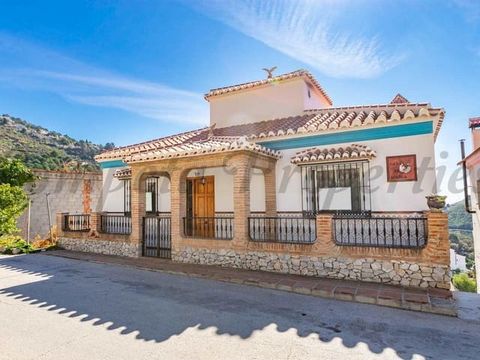 Spacious townhouse situated at the top of the charming village of Cómpeta. This property spans four levels, culminating in a large roof terrace and it presents a fantastic opportunity to reside in the main house while simultaneously creating one or t...