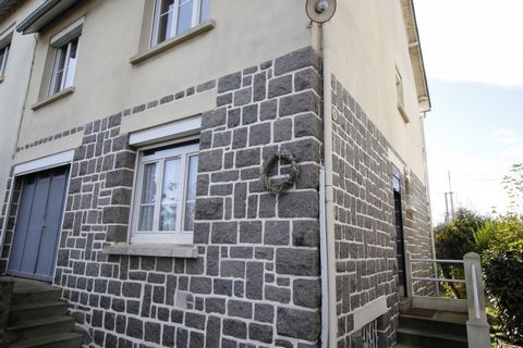 For sale, St Brieuc, Quartier Ville Jouha - near TGV station - house offering living room, kitchen, 4 bedrooms, garage and total basement. Land of 317m2 closed. Good exposure. Information on the risks to which this property is exposed is available on...