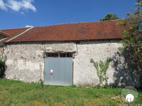 20 minutes from Coulommiers and 10 minutes from Rebais: Barn of 118 m2 on a plot of 875 m2.