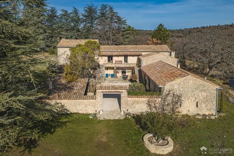 In the heart of the Monts de Vaucluse, in a countryside environment, there is a jewel of Provenícal architecture: an old fortified farm built entirely of dry stone. This square construction is typical, it allowed in the 18th century to gather around ...