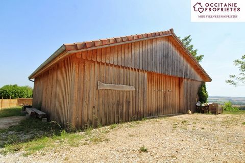 A fantastic opportunity to purchase a wooden building currently used as a workshop but which, with the necessary permissions, could become a fabulous home! With a surface area of approximately 140M2 and the possibility of adding a mezzanine, you coul...